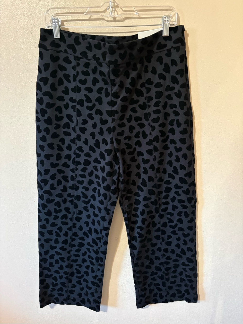 Ann Taylor cropped black velvet flocked heart pants women’s size 10 NWT!!!